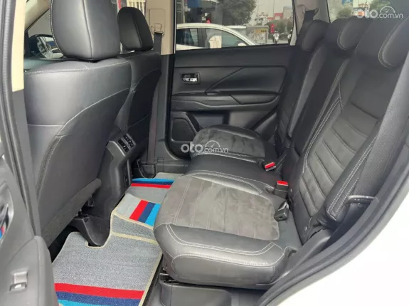 Mitsubishi Outlander 2.0 CVT 2023 - Xe đẹp bảo dưỡng hãng đầy đủ