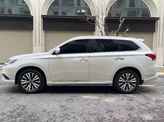Mitsubishi Outlander 2.0 CVT 2023 - Xe đẹp bảo dưỡng hãng đầy đủ