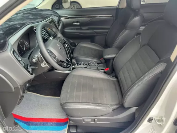Mitsubishi Outlander 2.0 CVT 2023 - Xe đẹp bảo dưỡng hãng đầy đủ