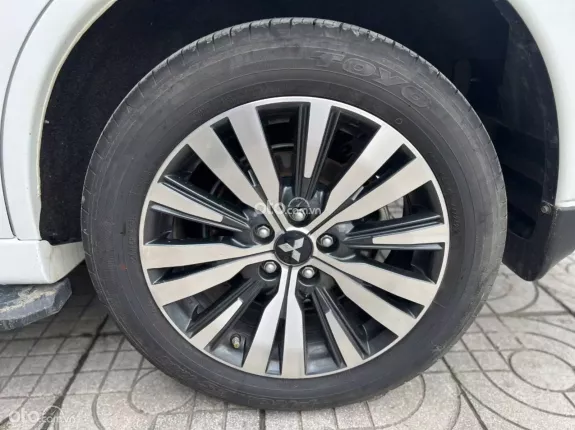 Mitsubishi Outlander 2.0 CVT 2023 - Xe đẹp bảo dưỡng hãng đầy đủ