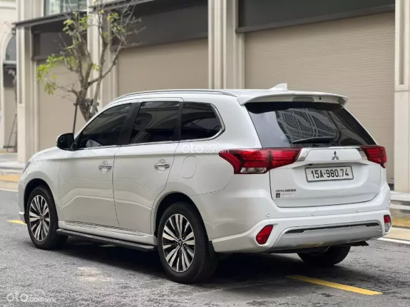 Mitsubishi Outlander 2.0 CVT 2023 - Xe đẹp bảo dưỡng hãng đầy đủ