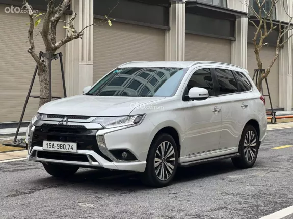 Mitsubishi Outlander 2.0 CVT 2023 - Xe đẹp bảo dưỡng hãng đầy đủ
