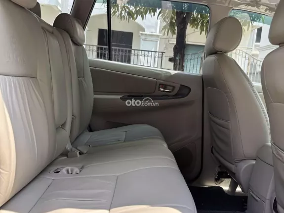 Toyota Innova 2.0G 2012 - 2.0AT (IG) - Form mới mẫu mới - MPV 8 chỗ số tự động rộng rãi nhất Phân khúc