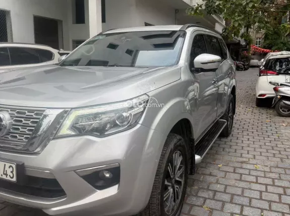 Nissan Terra 2018 - Xe đẹp màu bạc