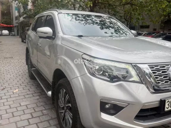 Nissan Terra 2018 - Xe đẹp màu bạc