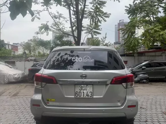 Nissan Terra 2018 - Xe đẹp màu bạc