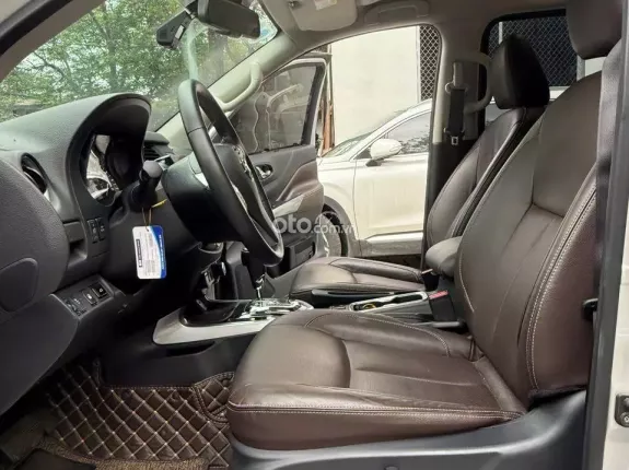 Nissan Terra 2018 - Xe đẹp màu bạc