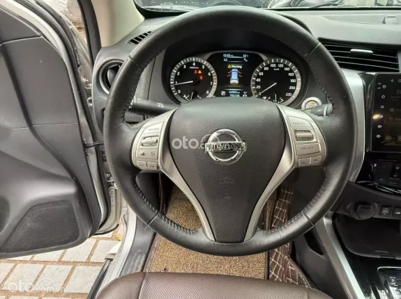 Nissan Terra 2018 - Xe đẹp màu bạc