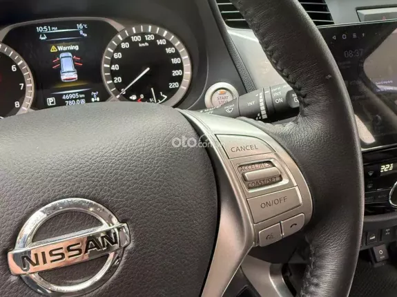 Nissan Terra 2018 - Xe đẹp màu bạc