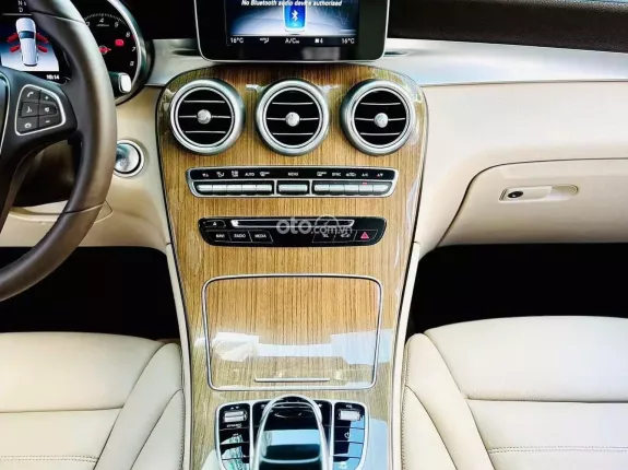 Mercedes-Benz GLC 250 4Matic 2018 - Xe đã qua sử dụng với ODO thấp