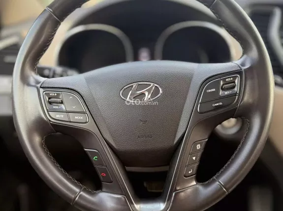 Hyundai Santa Fe 2.2 Dầu Cao cấp 2017 - SUV 7 chỗ - 13 vạn km - Biển HCM - Xe cá nhân