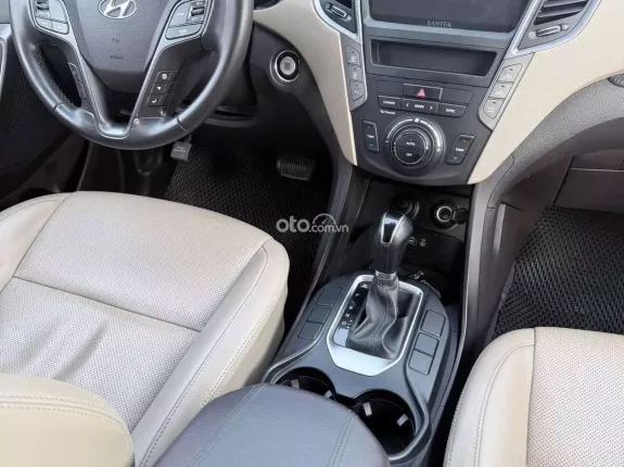 Hyundai Santa Fe 2.2 Dầu Cao cấp 2017 - SUV 7 chỗ - 13 vạn km - Biển HCM - Xe cá nhân