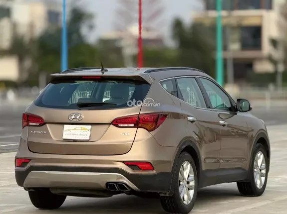 Hyundai Santa Fe 2.2 Dầu Cao cấp 2017 - SUV 7 chỗ - 13 vạn km - Biển HCM - Xe cá nhân