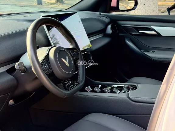 VinFast VF8 2024 - Giá rẻ cần bán gấp