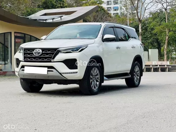 Toyota Fortuner 2.7 V 4X4 AT 2021 - Chạy 5 vạn full ls hãng