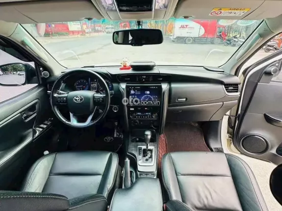 Toyota Fortuner 2.7 V 4X4 AT 2021 - Chạy 5 vạn full ls hãng