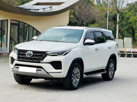Toyota Fortuner 2.7 V 4X4 AT 2021 - Chạy 5 vạn full ls hãng