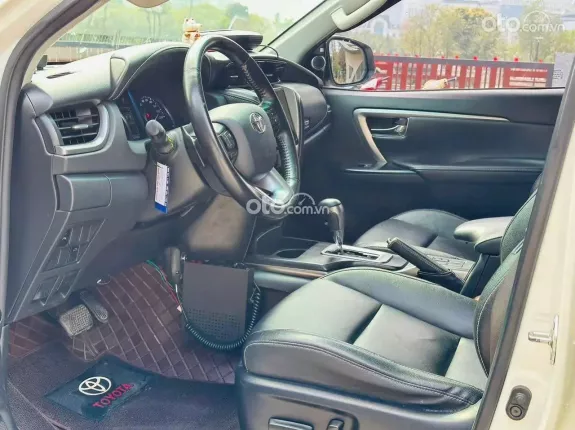 Toyota Fortuner 2.7 V 4X4 AT 2021 - Chạy 5 vạn full ls hãng