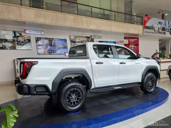 Toyota Hilux 2026 - Phiên bản PRO 2.8 AT 1 cầu 4x2 - TẶNG BẢO HIỂM 1 NĂM