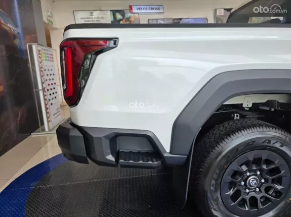 Toyota Hilux 2026 - Phiên bản PRO 2.8 AT 1 cầu 4x2 - TẶNG BẢO HIỂM 1 NĂM