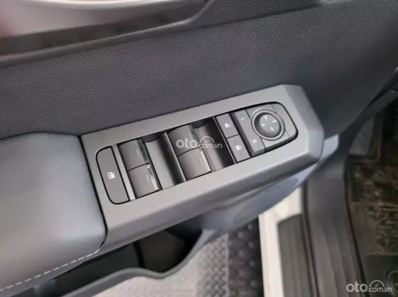 Toyota Hilux 2026 - Phiên bản PRO 2.8 AT 1 cầu 4x2 - TẶNG BẢO HIỂM 1 NĂM