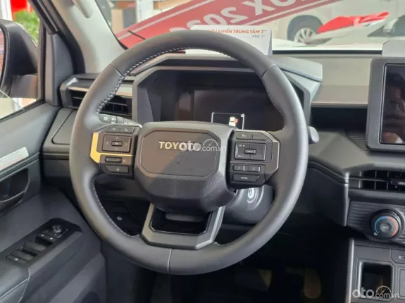 Toyota Hilux 2026 - Phiên bản PRO 2.8 AT 1 cầu 4x2 - TẶNG BẢO HIỂM 1 NĂM