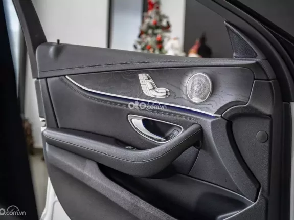 Mercedes-Benz E300 AMG 2021 - Mercedes E300 AMG 2021 lướt nhẹ cực đẹp