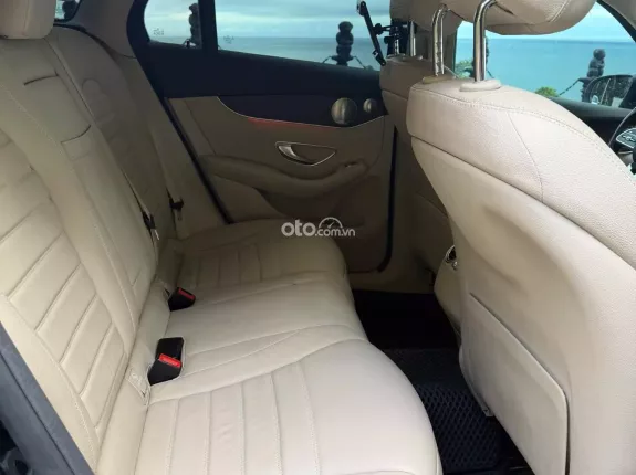 Mercedes-Benz GLC 300 4Matic 2021 - Xe sang trọng màu đen nội thất kem