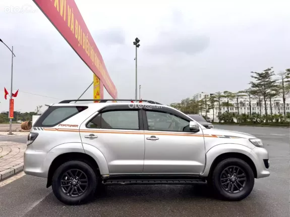 Toyota Fortuner 2.7 V 4X2 AT 2016 - Gia đình đổi xe cần nhượng lại