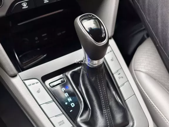 Hyundai Elantra   2.0 AT 2019 - Xe cực đẹp, đăng ký 2020