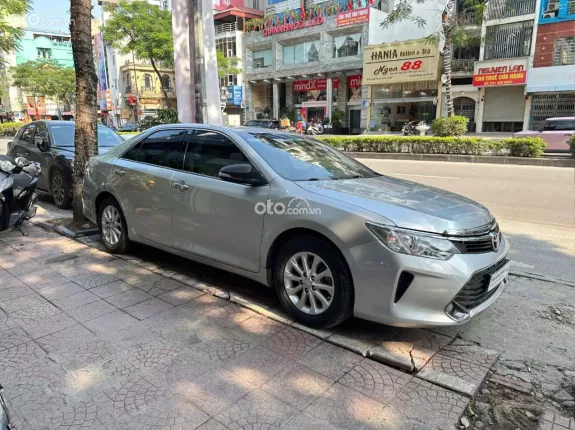 Toyota Camry 2.0E 2015 - Xe đăng ký lần đầu 2016, biển Hà Nội