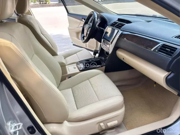 Toyota Camry 2.0E 2015 - Xe đăng ký lần đầu 2016, biển Hà Nội