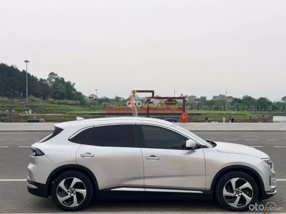 VinFast VF8 Eco 2023 - Xe siêu mới đẹp, cần bán gấp