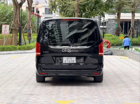 Mercedes-Benz V250 Luxury 2022 - Xe màu đen nội thất nâu