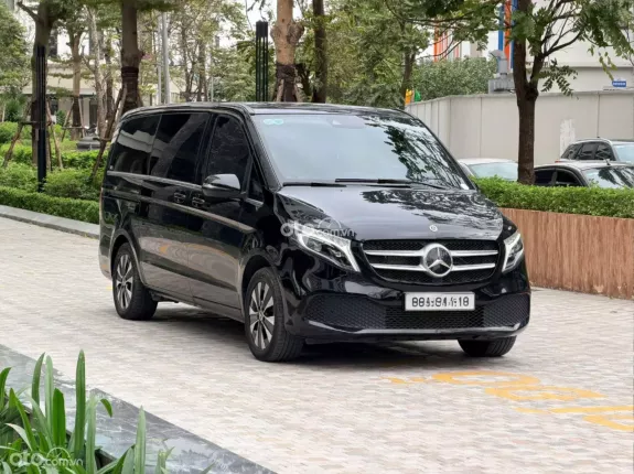 Mercedes-Benz V250 Luxury 2022 - Xe màu đen nội thất nâu