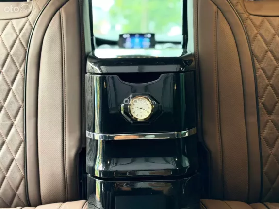 Mercedes-Benz V250 Luxury 2022 - Xe màu đen nội thất nâu