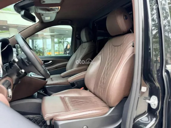 Mercedes-Benz V250 Luxury 2022 - Xe màu đen nội thất nâu