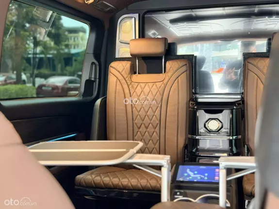 Mercedes-Benz V250 Luxury 2022 - Xe màu đen nội thất nâu