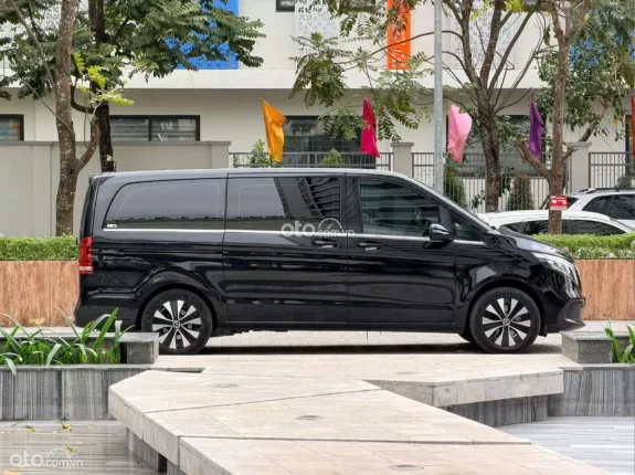 Mercedes-Benz V250 Luxury 2022 - Xe màu đen nội thất nâu