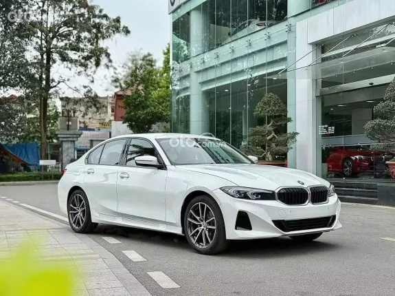 BMW 320i Sport Line 2025 - Ưu đãi độc quyền tháng 3