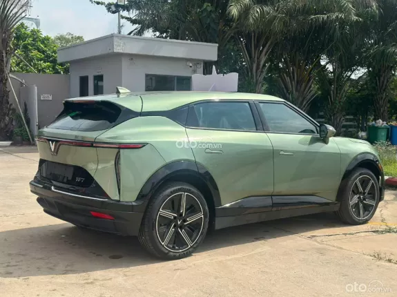 VinFast VF7 Plus 2025 - Có sẵn xe, giao tận nơi trên toàn quốc