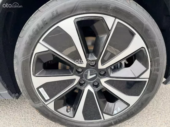 VinFast VF8 2023 - Giá rẻ cần bán gấp