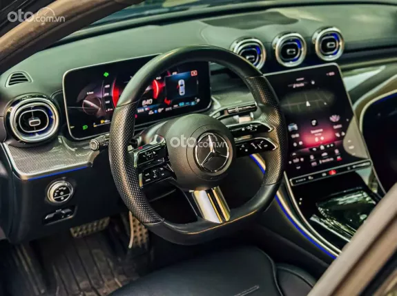 Mercedes-Benz GLC 300 4Matic 2023 - Sedan hạng sang, thể thao, đẳng cấp