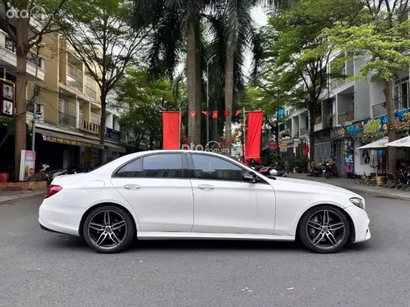 Mercedes-Benz E300 AMG 2020 - E300 AMG 2020