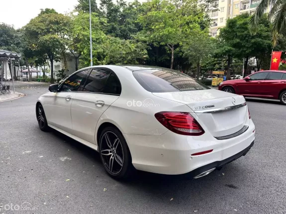 Mercedes-Benz E300 AMG 2020 - E300 AMG 2020
