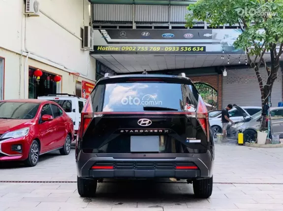 Hyundai Stargazer 1.5 AT Cao cấp 2024 - Xe gia đình 7 chỗ màu đen sang trọng