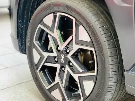 Hyundai Stargazer 1.5 AT Cao cấp 2024 - Xe gia đình 7 chỗ màu đen sang trọng