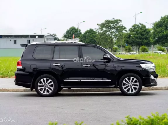 Toyota Land Cruiser 5.7 V8 2016 - Toyota Land Cruiser 5.7 2017