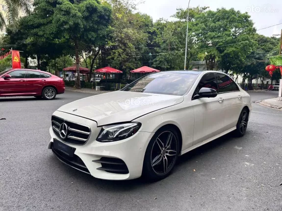 Mercedes-Benz E300 AMG 2020 - Xe trắng nội thất nâu