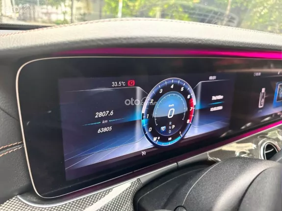 Mercedes-Benz E300 AMG 2020 - Xe trắng nội thất nâu